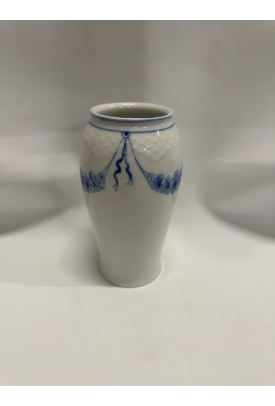 Vase med blå blomster "B&G"